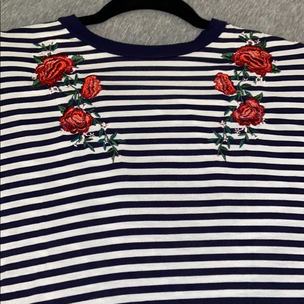 Kendall & Kylie short sleeve striped roses tee